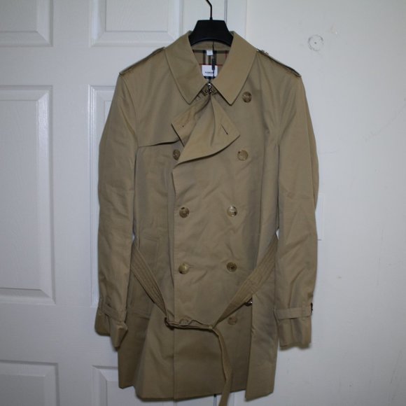 Burberry The Short Wimbledon Trench Coat